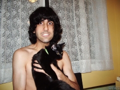 Le Prince caresse sa chatte