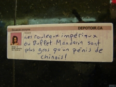 Pub laissée sur un mur de buffet chinois