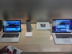 PUBLICITÉ, DANS LE MAGASIN APPLE