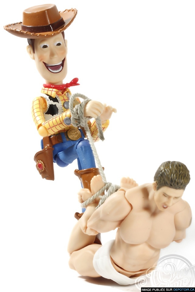 Woody a quelque chose dans son butt et ce n'est pas seulement un serpent