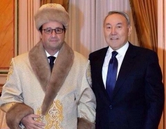 François Hollande en chapka et pelisse en fourrure offerts par le président du Kazakhstan