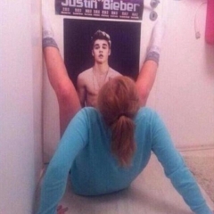 This girl tried to have sexual relations with a poster: