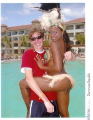 Tant qu'à faire mon homme, fais-toi amputer les mains...