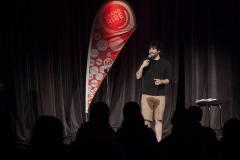 Yannick de Martino se pisse dessus sur le stage