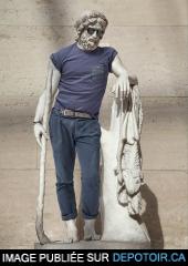 Sculpture grecque antique + Vêtements hipster